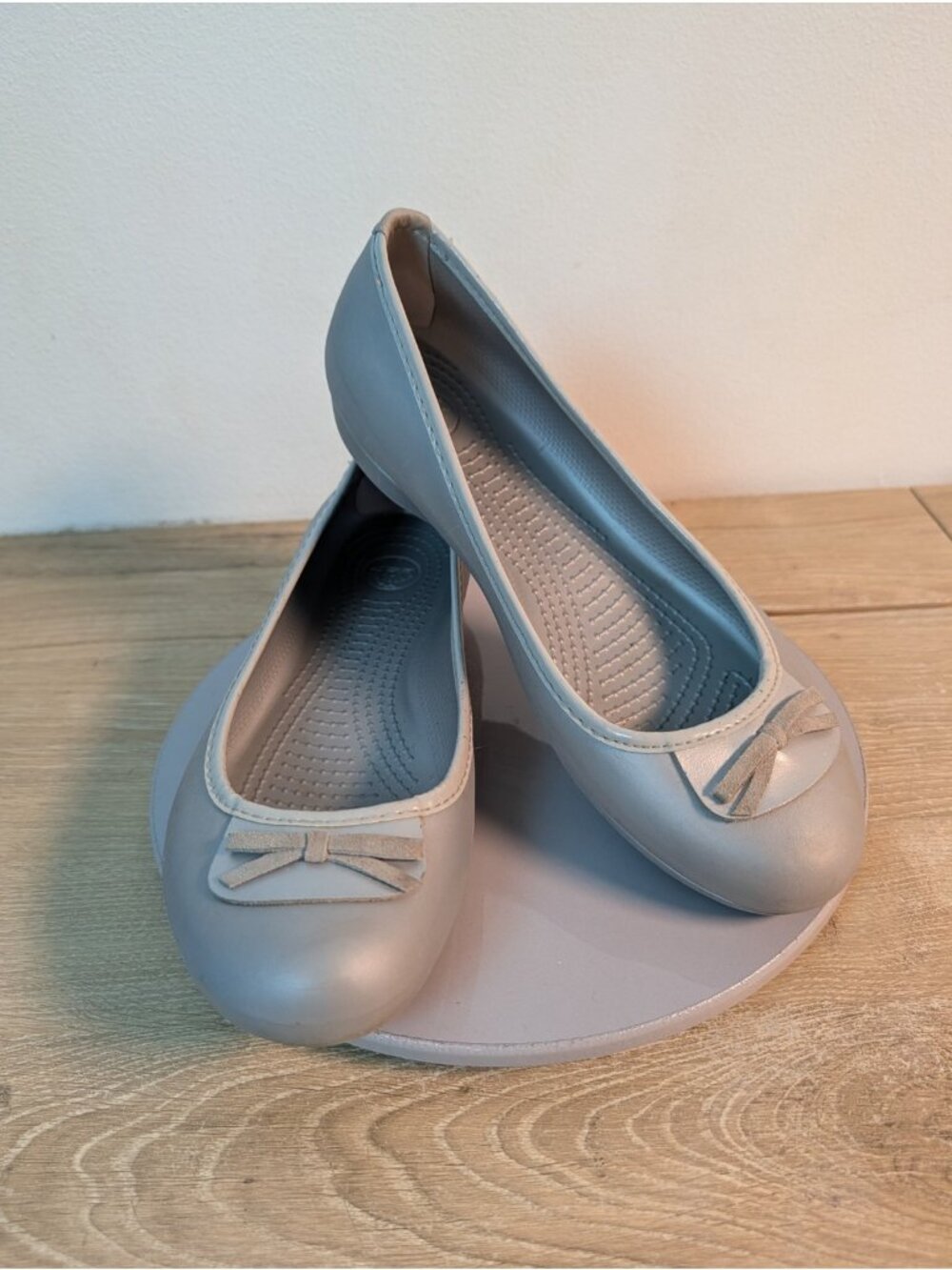 Women's CROCS Lily Bow Slip On Rubber Platform Flats Sz 10 Gray Silver
